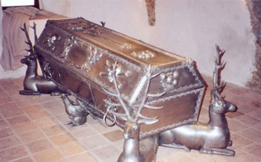 Thú chơi… quan tài bạc tỷ của đại gia Sài Gòn