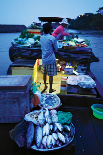 Tạp hoá trên sông Sài Gòn