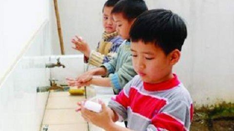 'Tay chân miệng' lại hoành hành trường học