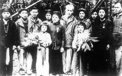 Vị tướng hồi hương với một tấn tài liệu về vũ khí