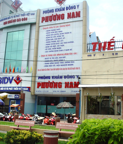 Phòng khám có “bác sĩ” Trung Quốc: “Nổ hơn kho đạn”!