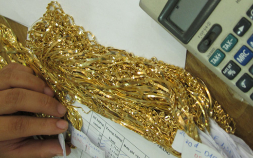 Nhâp lậu rồi xuất lậu vàng?