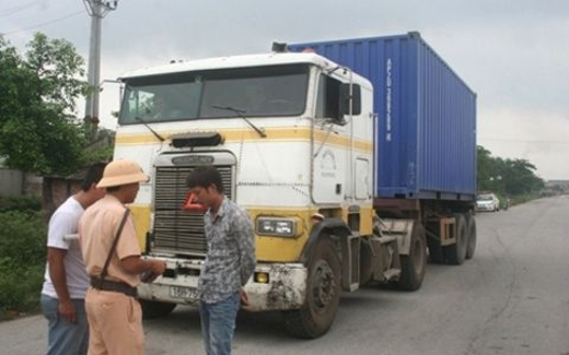 Giao thông "dạy" công chức Việt nói khẽ, cười duyên