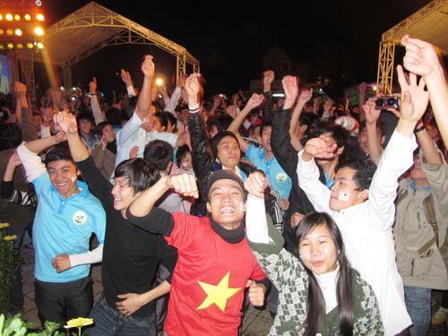 Cả nước đón chào năm mới 2013