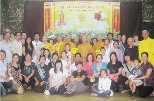 Hoạt động Phật sự của Đoàn hoằng pháp TW Giáo hội PGVN tại Ba-Lan mùa Vu Lan 2555