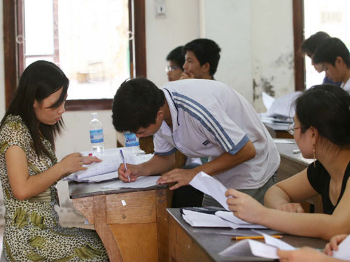 Lại có hệ B trong trường công!