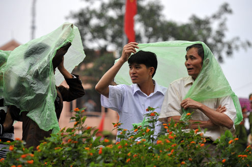 Hàng chục nghìn người đội mưa dự lễ dâng hương vua Hùng