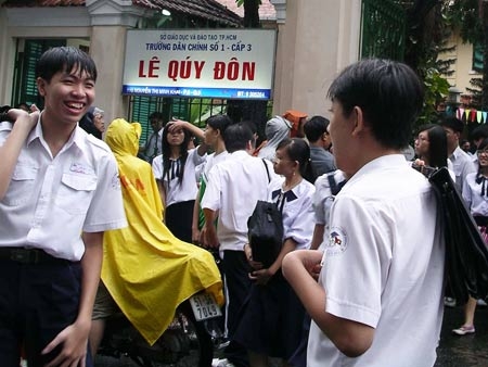 Buộc thôi việc thầy Bình là trái luật