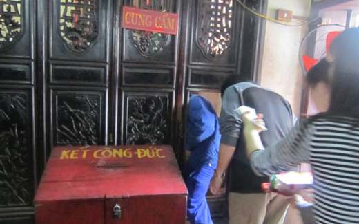 Phát ấn đền Bảo Lộc: Vào luồn ra cúi để làm quan