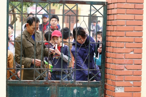 Học sinh pha bia Hà Nội và Cocacola cùng chất gây nghiện?