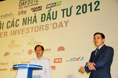 Đầu tư 2012: Hãy cứ 'ôm' vàng, bất động sản