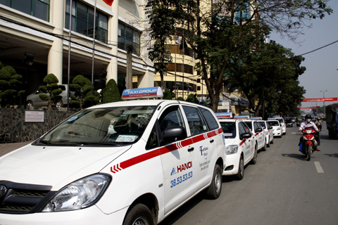 Taxi 'dù' kiếm bộn nhờ rét đậm