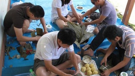 Du học sinh Việt ăn Tết