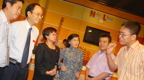 Lo giới trẻ bị “ăn mòn nhân cách”