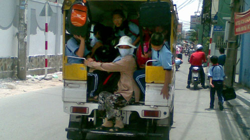 Nở rộ bán trú ngoài trường