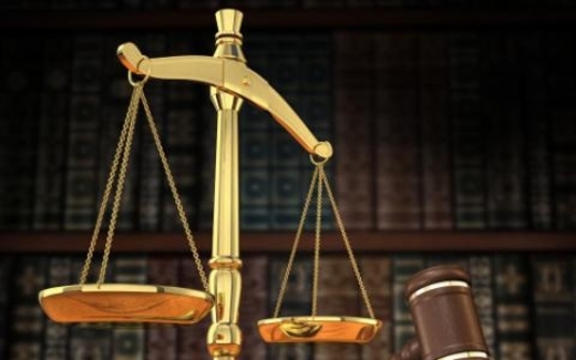 Đừng lo, tôi khóa cửa xe rồi