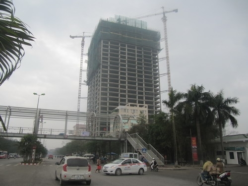 Nhiều dự án BĐS siêu sang “đắp chiếu”