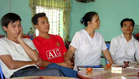 Hoãn giám đốc thẩm 3 thanh niên mang án hiếp dâm