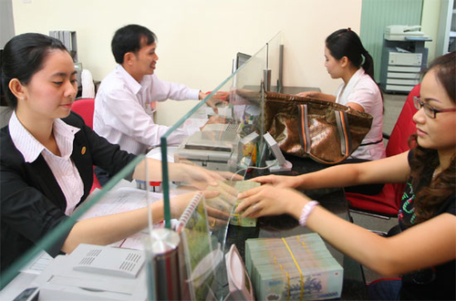 Đường cong lãi suất báo hiệu tiền gửi bất ổn