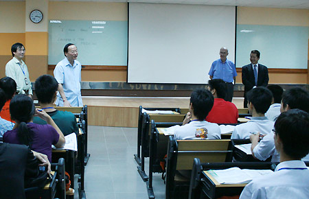 Ông Tô Huy Rứa làm việc với tập đoàn FPT