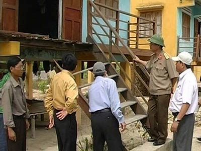 Tái định cư, dân khốn đốn