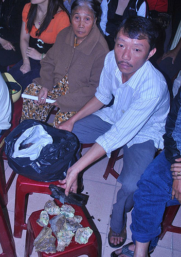 Cấp thiết hỗ trợ tiểu thương chợ Quảng Ngãi