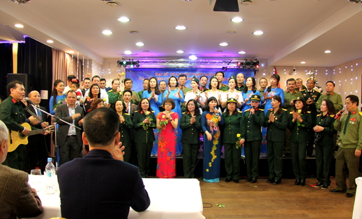 Kỷ niệm 73 năm ngày thành lập quân đội NDVN và 45 năm ngày chiến thắng "Hà Nội-Điện Biên Phủ trên không" tại Ba Lan