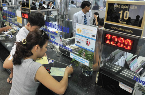 Giao dịch nhà, xe, chứng khoán: Có thể dùng tiền mặt nhưng phải qua ngân hàng