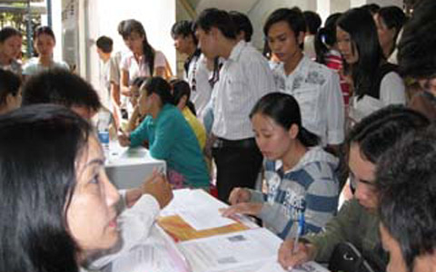 Lao động thất nghiệp khóc ròng vì DN nợ bảo hiểm