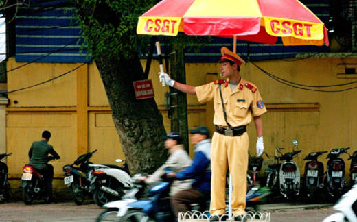 CSGT bụng phệ không được ra đường