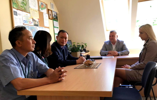 Đại diện ĐSQ Việt Nam tại Ba Lan và đại diện Hội NV, hội phụ nữ  thăm trại tạm giam tại Ketrzyn.