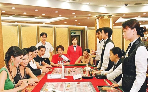 Có nên cho người Việt vào chơi casino?