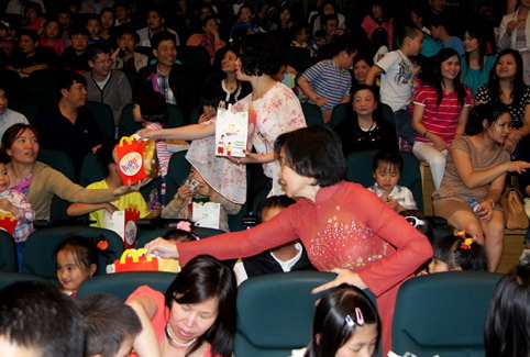 Kỷ niệm ngày Quốc tế thiếu nhi 1-6 tại Warszawa