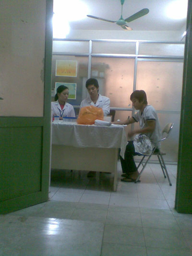 "Chợ" mua bán máu: GĐ bệnh viện "không hay biết"?!