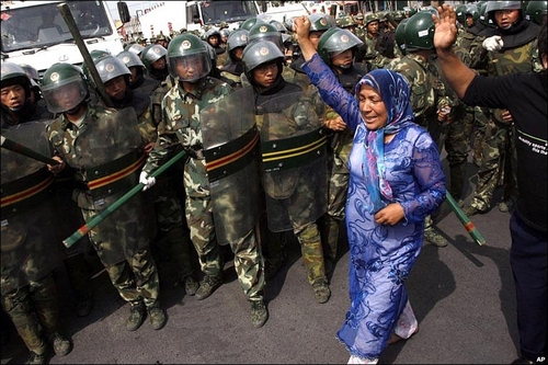 TQ bỏ tù ba chủ trang web người Uighur