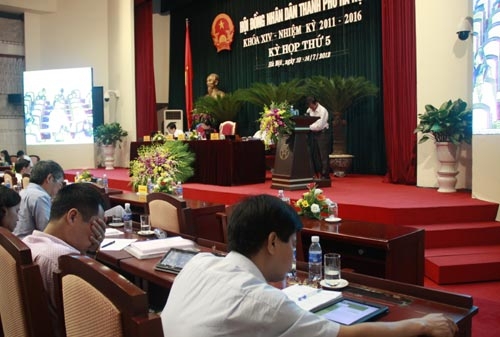 Đại biểu HĐND TP.Hà Nội làm quen với iPad