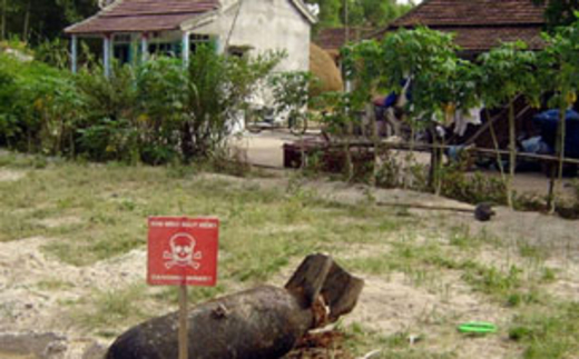 Việt Nam kêu gọi quốc tế giúp khắc phục hậu quả bom mìn