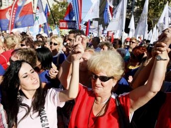 Hungary: Biểu tình vô thời hạn phản đối chính phủ cắt giảm chi tiêu