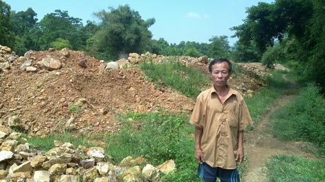 Lấp hồ, xẻ núi “trồng”… biệt thự