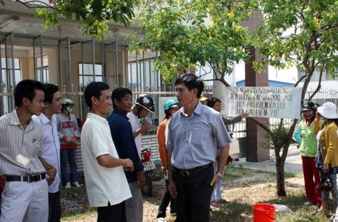 Thưởng Tết bằng bột ngọt, dầu ăn