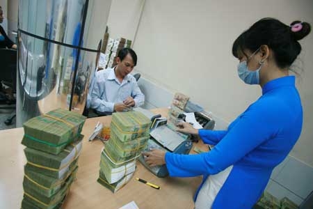 Ngân hàng 'thụt két' vì cán bộ