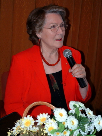 Irena Santor là huyền thoại sống của nền âm nhạc giải trí Ba Lan