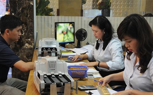 Trữ vàng vì sợ tiền mất giá