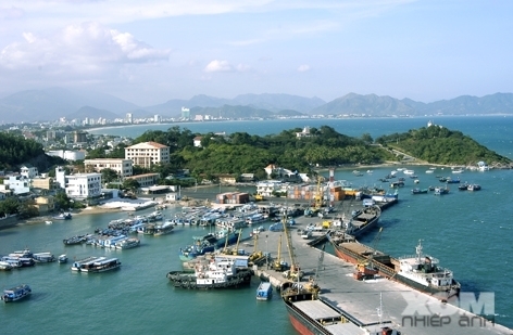 Phải bẻ lái chuyển hướng kinh tế ngay 2010