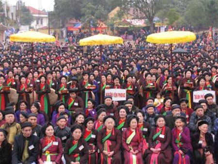 Quan họ đi... kiện