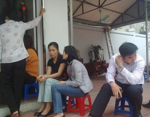 Bộ mặt thật của “Thánh sống” kiếm tiền xây biệt thự