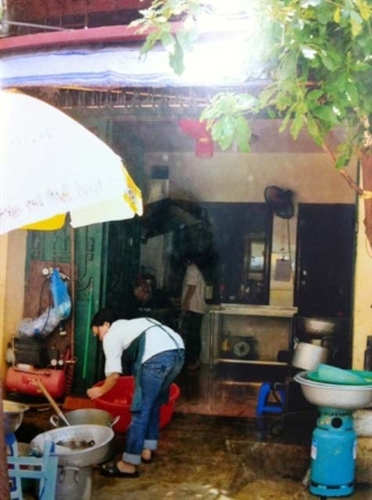 Trường Maple Bear bị tố cho trẻ ăn "cơm bẩn": Nhiều bà mẹ bật khóc...