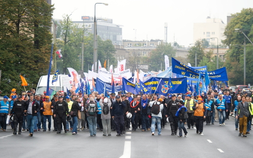 Ngày biểu tình đầu tiên tại Warszawa