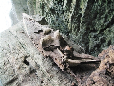 Thanh Hóa: Bí ẩn những quan tài cổ trong hang đá