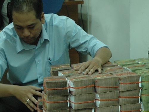Ngân hàng tiếp tục lãi lớn